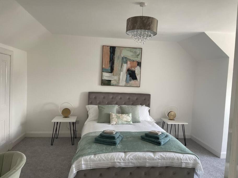 Fantastic Home In Brightons, Falkirk. Polmont Экстерьер фото