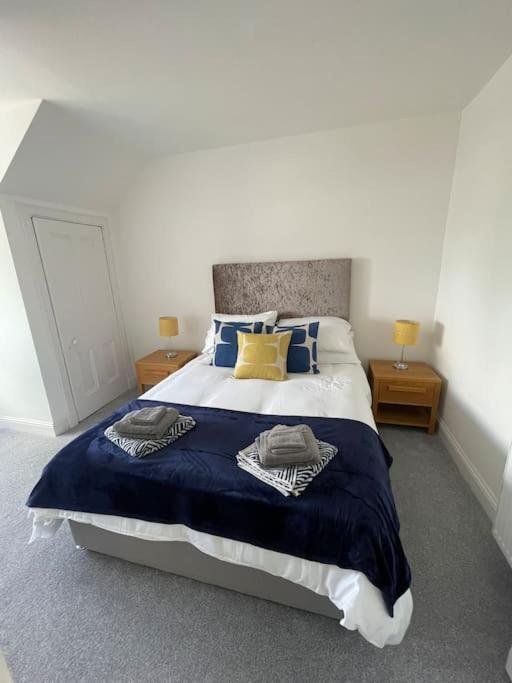 Fantastic Home In Brightons, Falkirk. Polmont Экстерьер фото