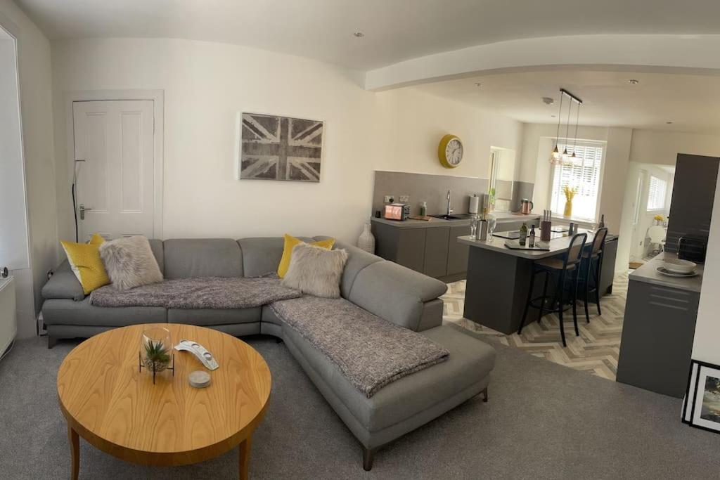 Fantastic Home In Brightons, Falkirk. Polmont Экстерьер фото