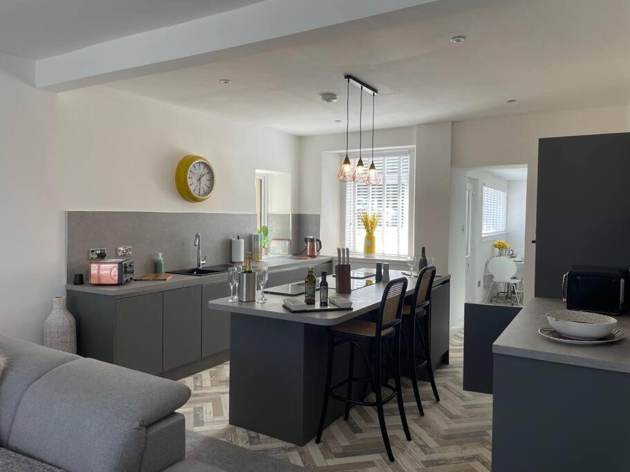 Fantastic Home In Brightons, Falkirk. Polmont Экстерьер фото