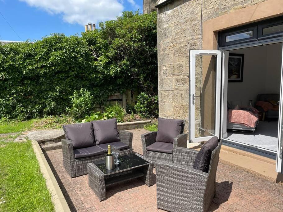 Fantastic Home In Brightons, Falkirk. Polmont Экстерьер фото