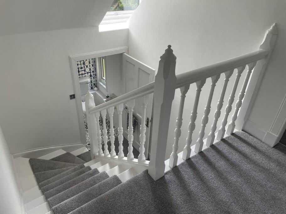Fantastic Home In Brightons, Falkirk. Polmont Экстерьер фото